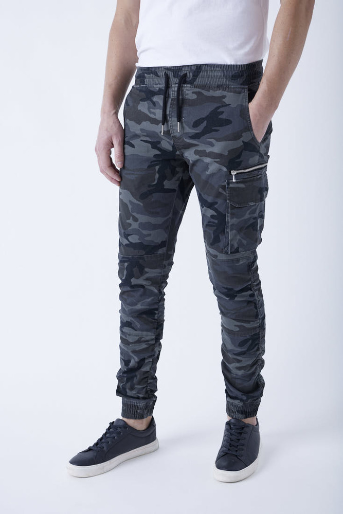 Cargohose im Camouflage-Look